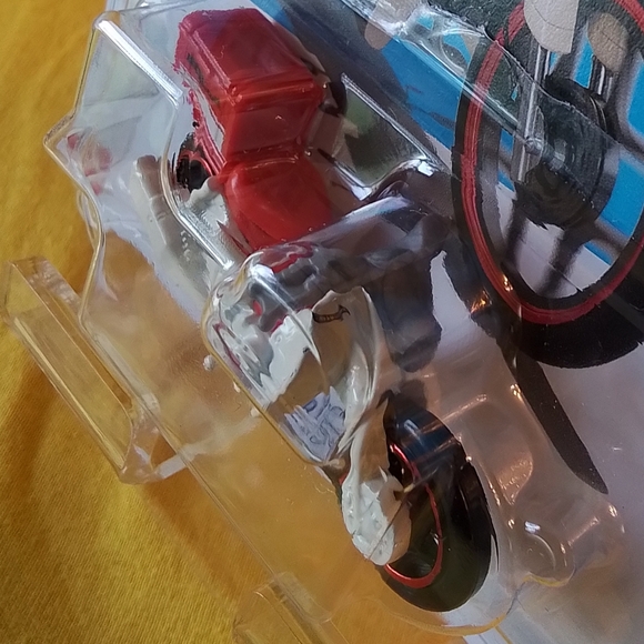 Hot Wheels Bike - Picture 2 of 3